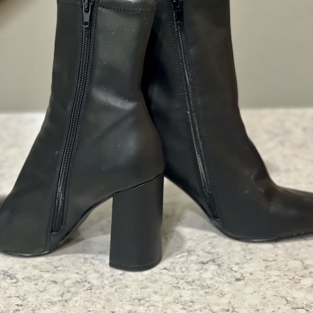 Steve Madden soft beautiful black side zip boot.
